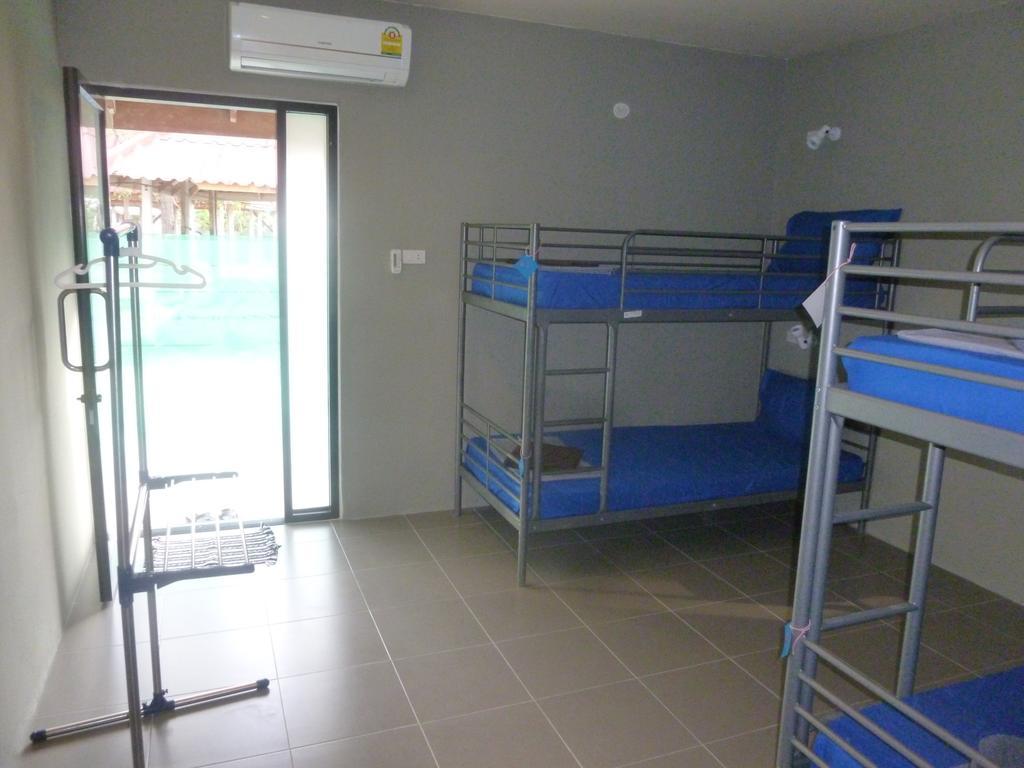 Blue Midnight Hostel Ко Панган Стая снимка